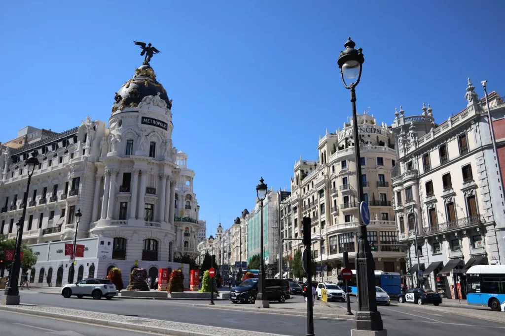  Madrid Travel Guide - Gran Via