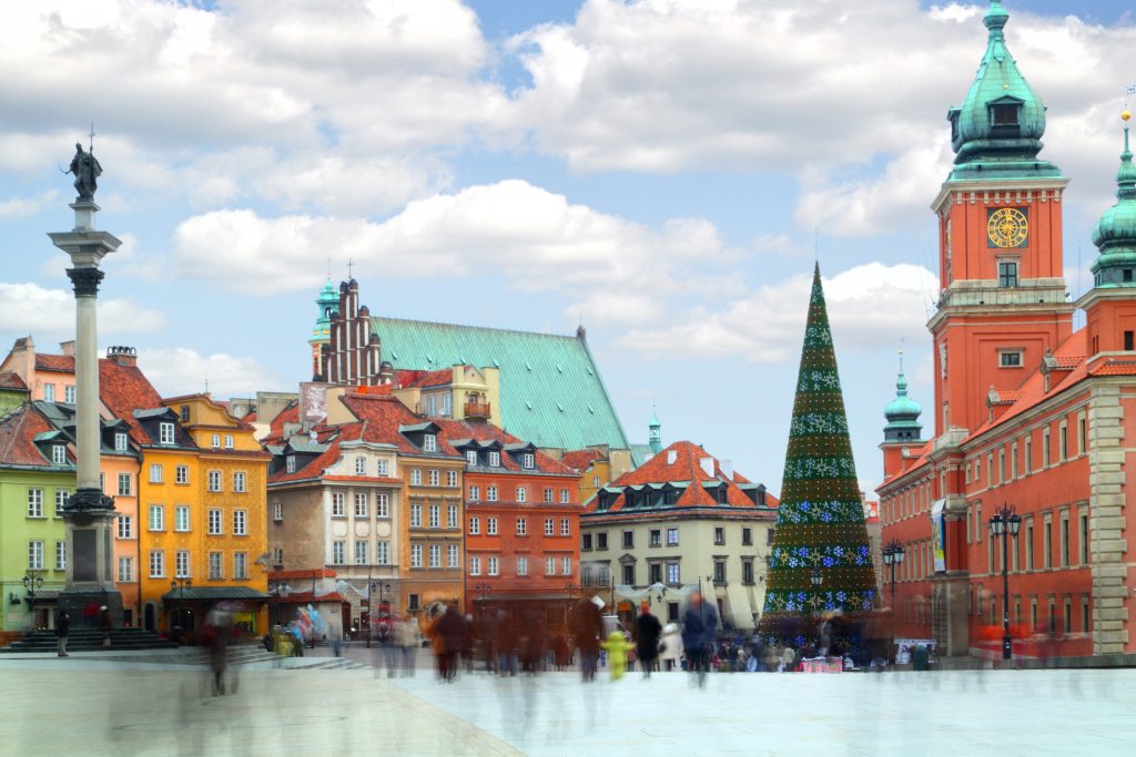 Capital of poland. Зимняя столица Польши. Городская ратуша Варшавы. Варшава старый город зимой. Варшава столица Польши, фото 2022 год.