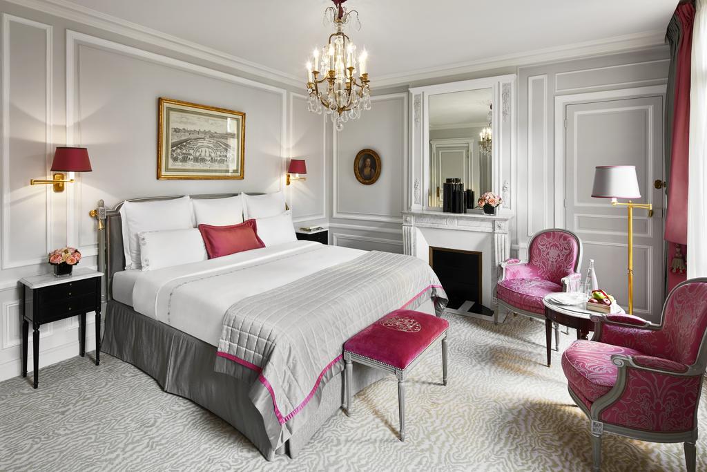 Unique hotels in Paris - Hotel Plaza Athenee Paris