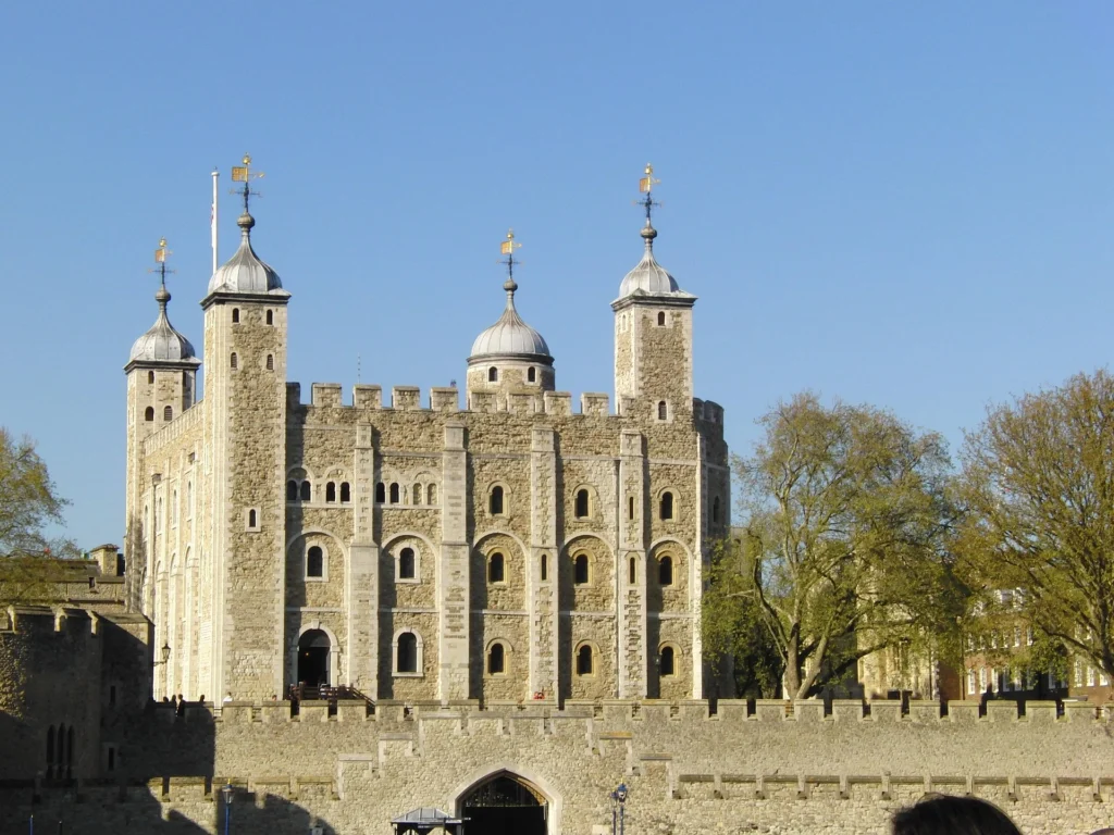 tower of london - tourist attractions in england