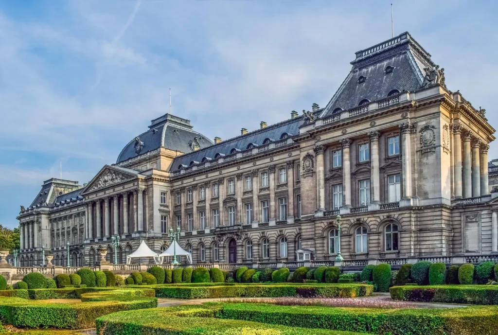 royal palace on the hop on hop off route brussels